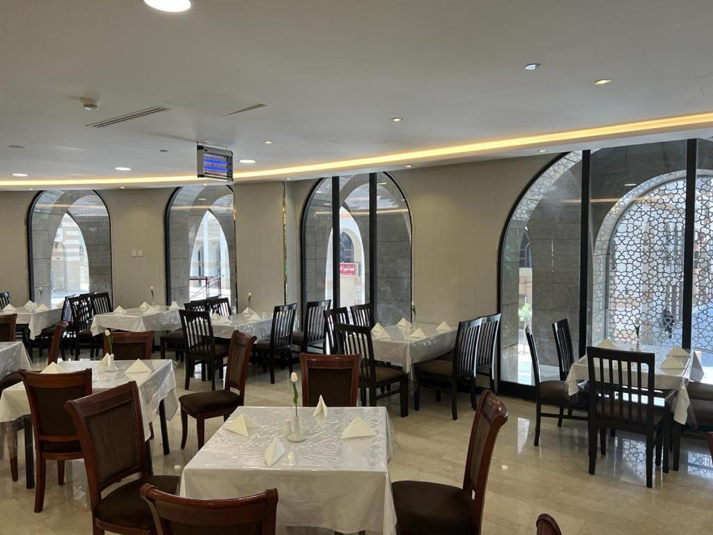 Hotel Al Ansar Golden Tulip à Médine Extérieur photo