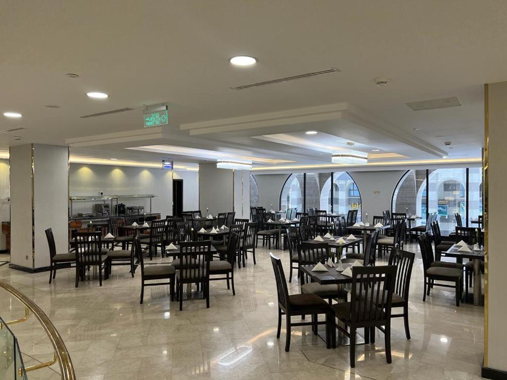 Hotel Al Ansar Golden Tulip à Médine Extérieur photo