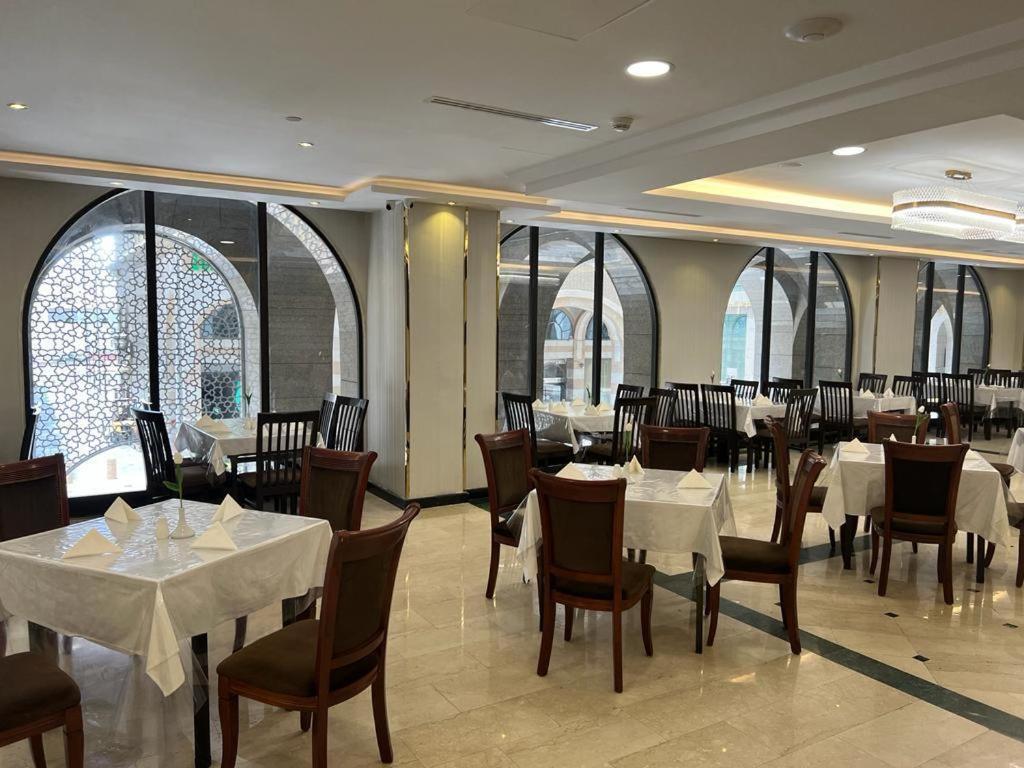 Hotel Al Ansar Golden Tulip à Médine Extérieur photo