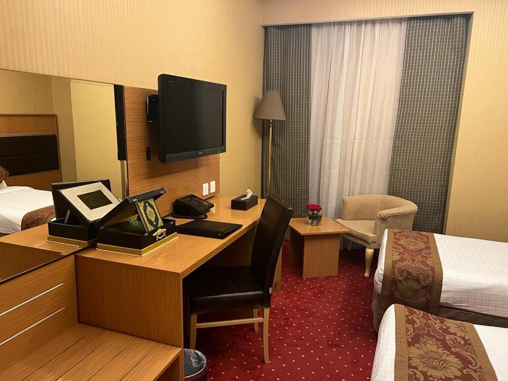 Hotel Al Ansar Golden Tulip à Médine Extérieur photo