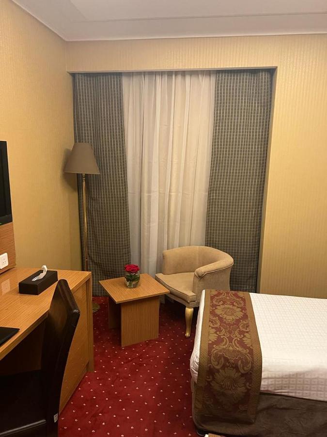 Hotel Al Ansar Golden Tulip à Médine Extérieur photo
